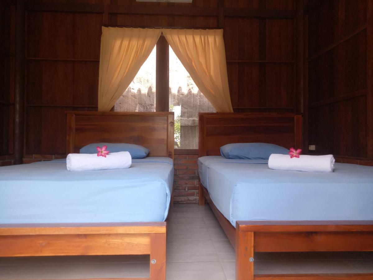 Khalisha Villa Airsatang Exterior photo